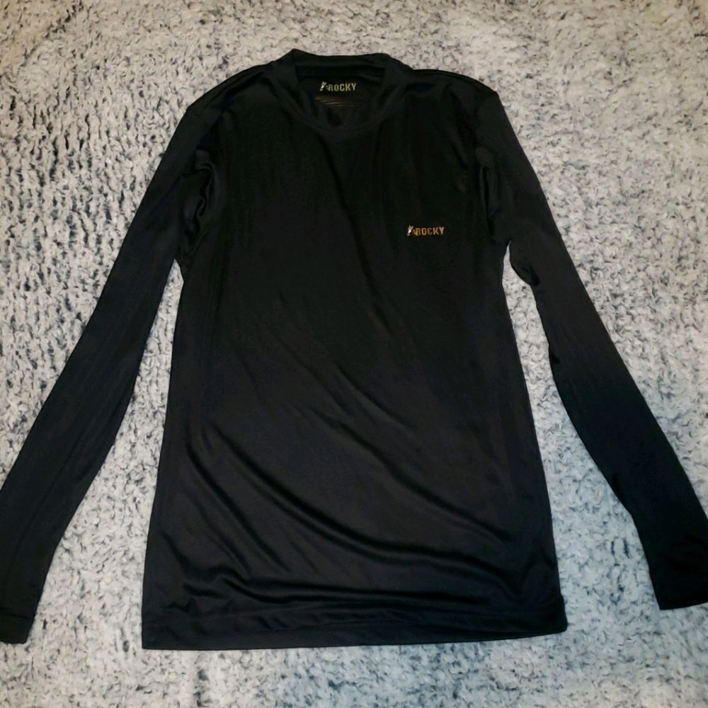 Men's pullover long sleeved t-shirt